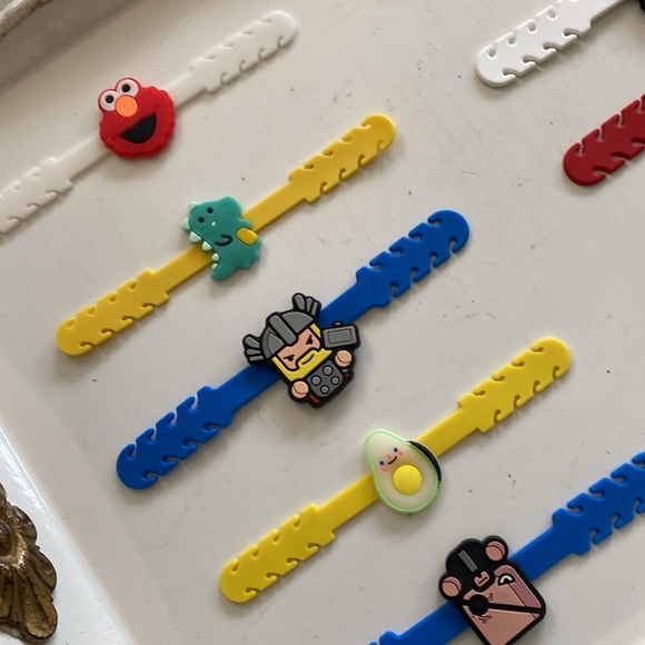 10 Superhero Character Child Rubber Face Mask Clip Fasteners - Picture 3 of 4